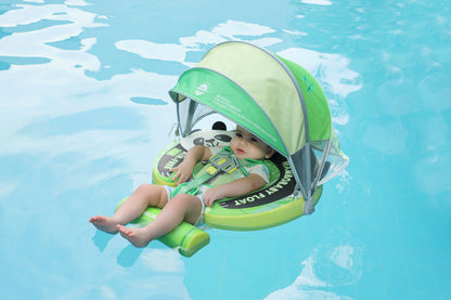 A happy baby safely enjoying the pool in a Mambobaby™ Panda Float, maintaining the stable 40-degree swimming angle.